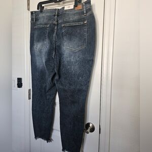 NEW Judy Blue Womens Mid Rise Shark Bite Frayed Hem Skinny Jeans SIZE 20W